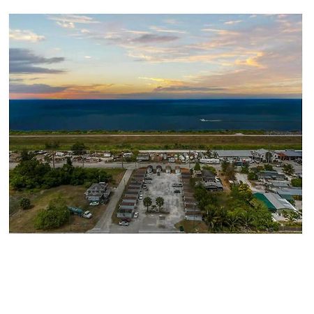 Modern Studio Retreat With King Bed - Cozy Comfort Pahokee Екстериор снимка