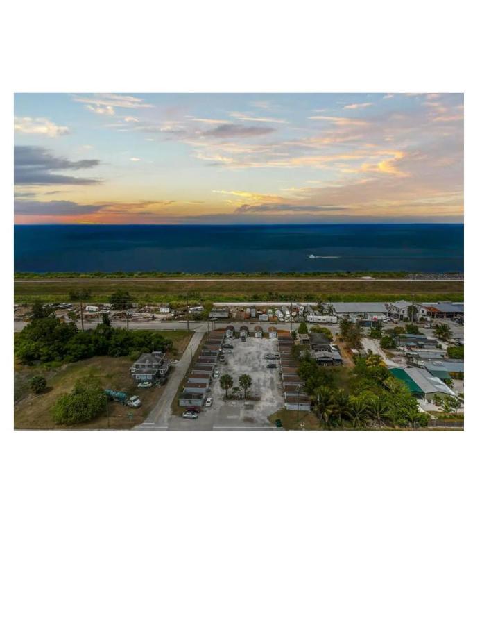 Modern Studio Retreat With King Bed - Cozy Comfort Pahokee Екстериор снимка