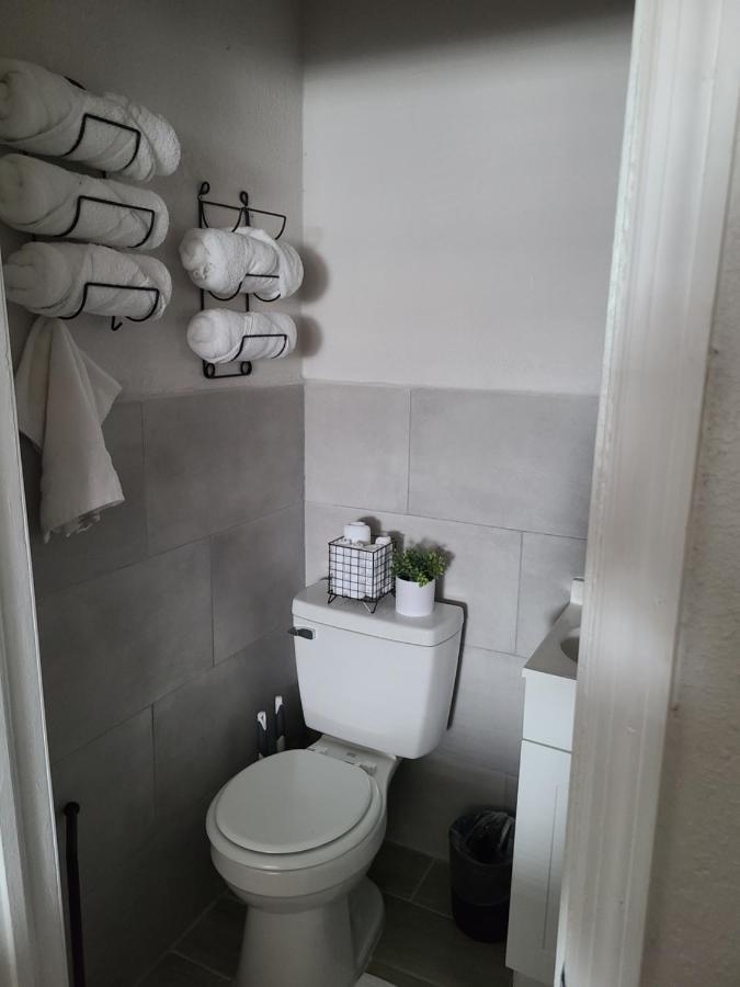 Modern Studio Retreat With King Bed - Cozy Comfort Pahokee Екстериор снимка