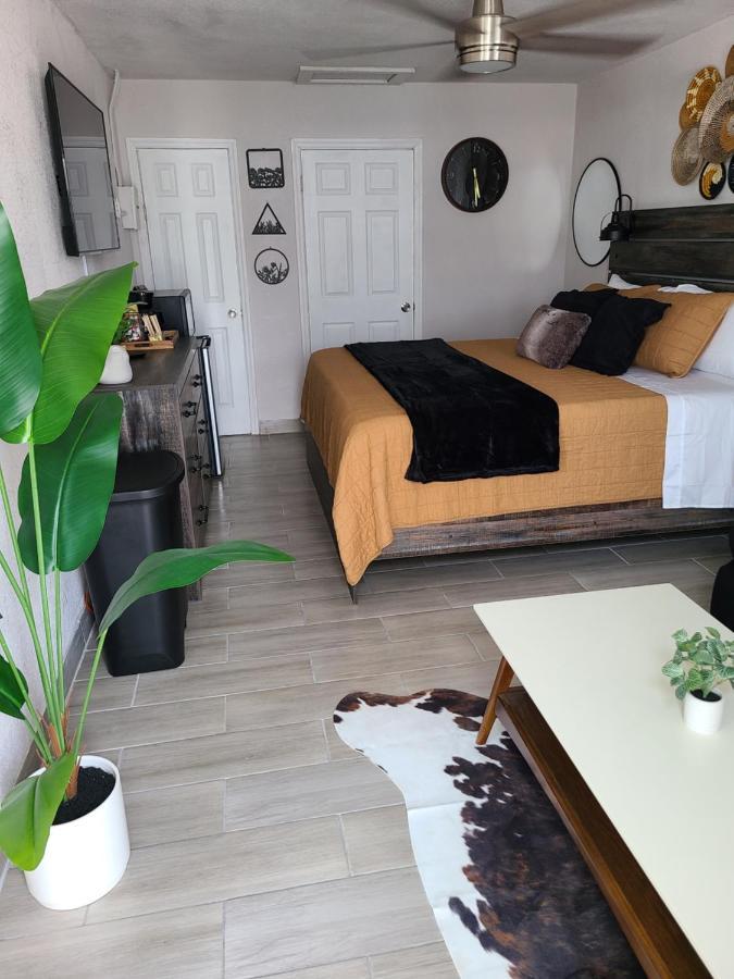 Modern Studio Retreat With King Bed - Cozy Comfort Pahokee Екстериор снимка